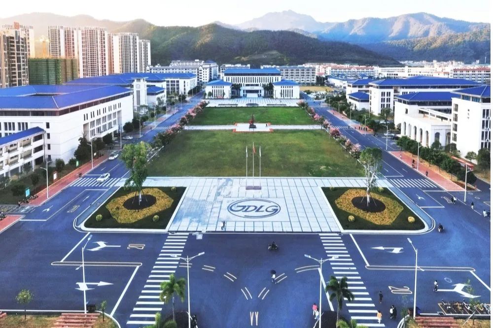 鼎湖校区 (2).jpg